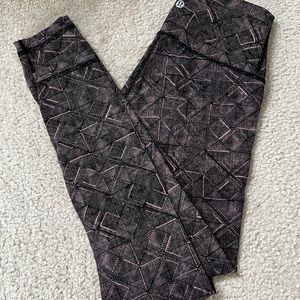 Black and pink Lululemon leggings